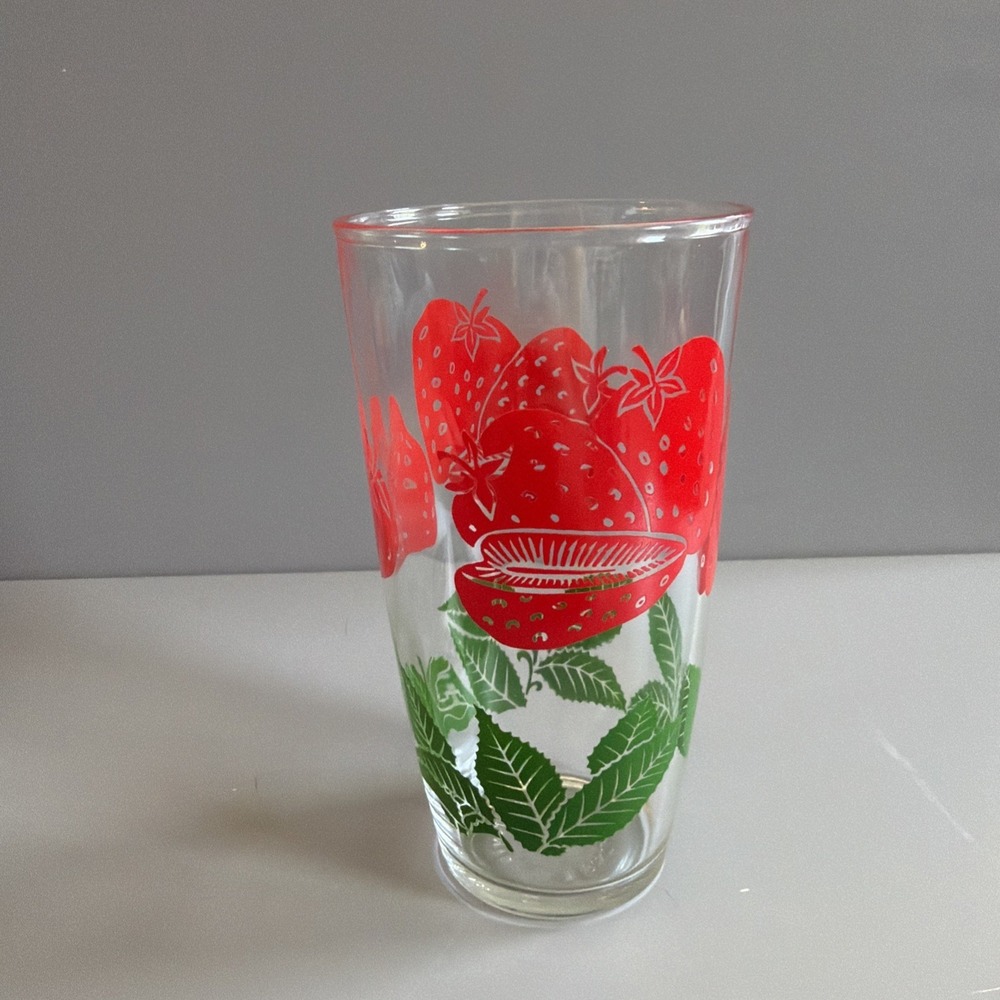 Vintage Pint Drinking Glass Tumbler Retro Strawberries Red Green - Picture 3 of 5